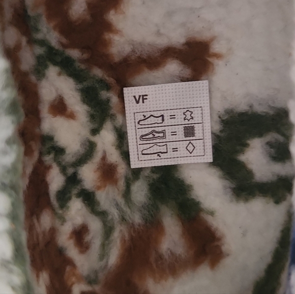 NWOT Unisex Vans Classic Slip-on Canvas Sneakers - Picture 7 of 12